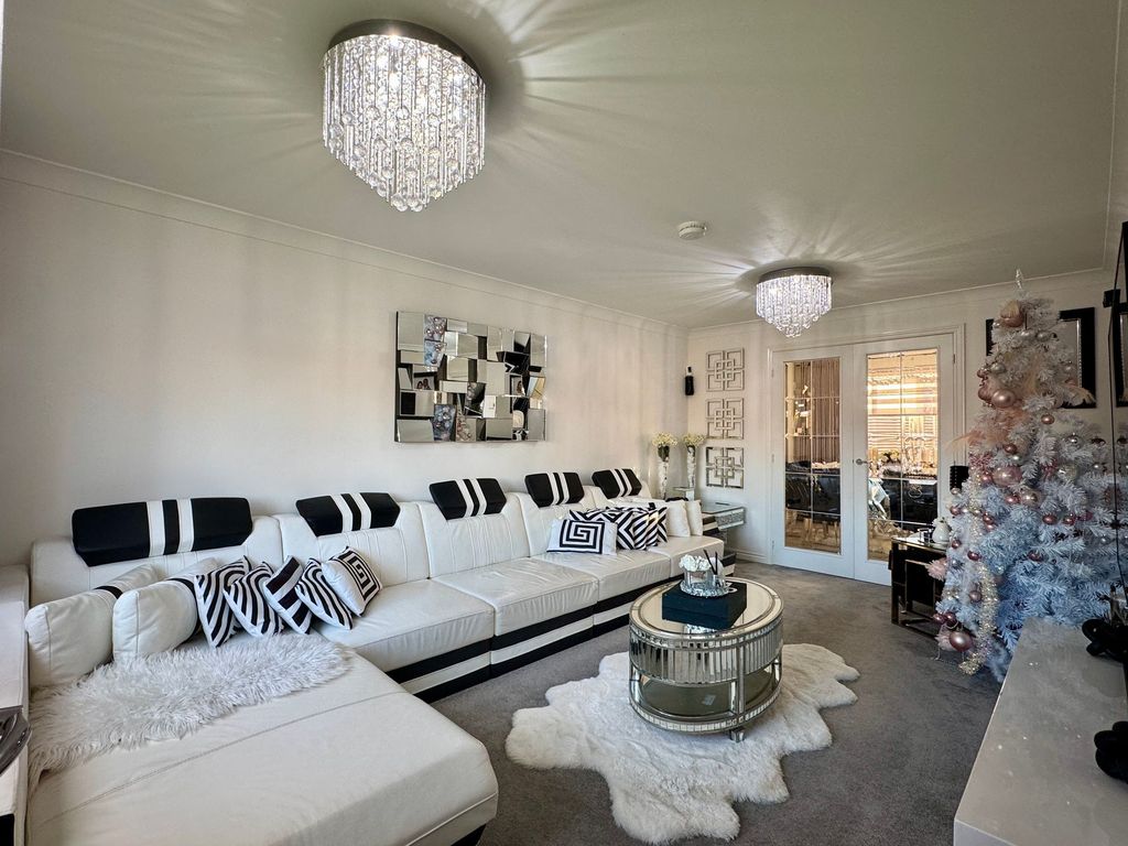 Property photo 3 of 25 Living Room