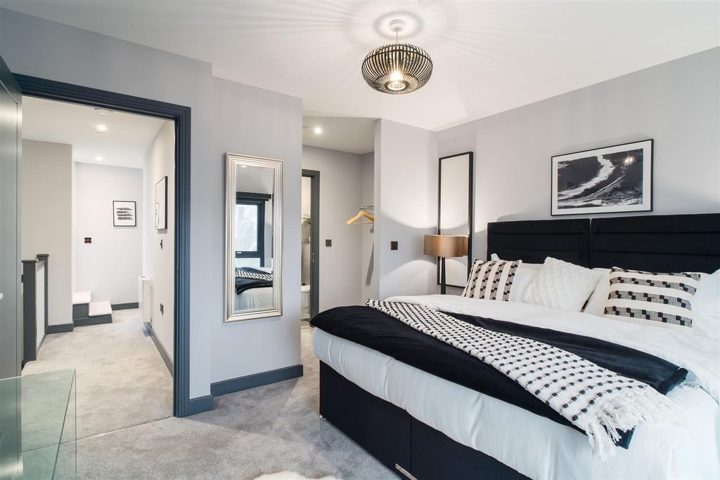 Property photo 3 of 24 App_Four-13.Jpg