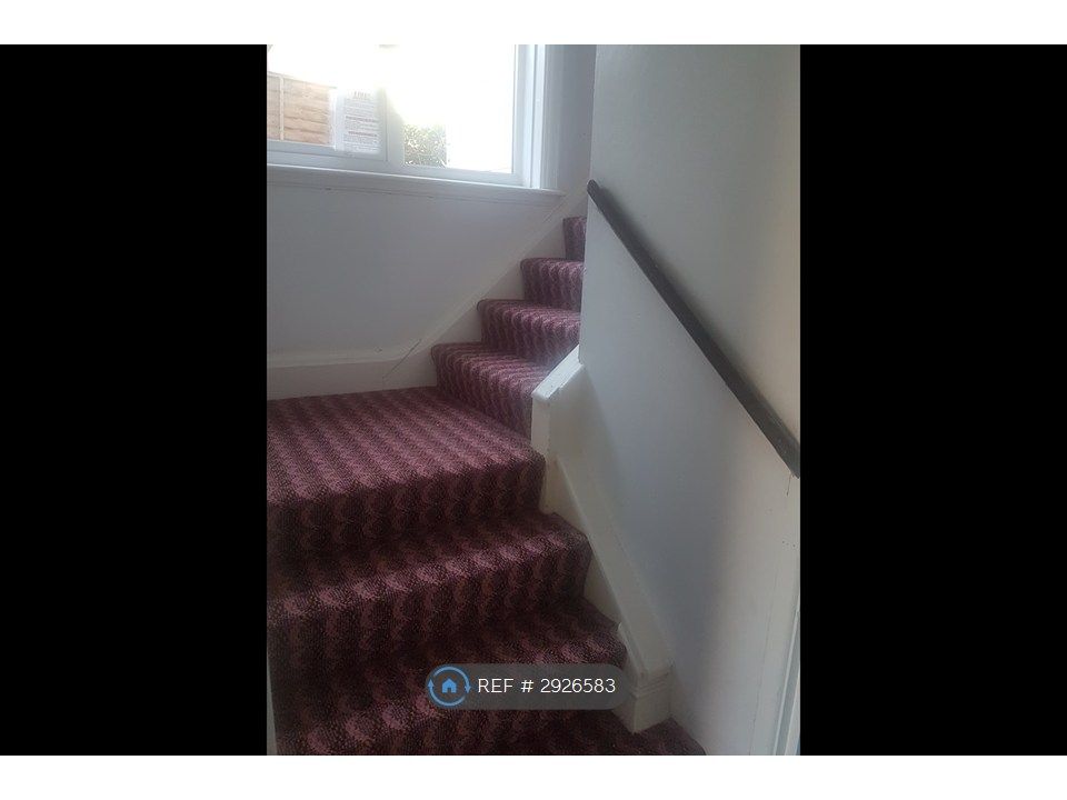 Property photo 3 of 14 Stairs Up To Apartment 01