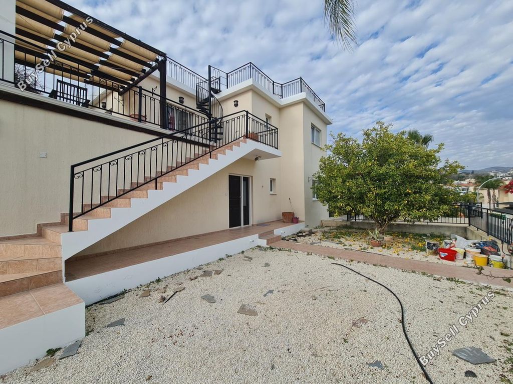 Property photo 2 of 54