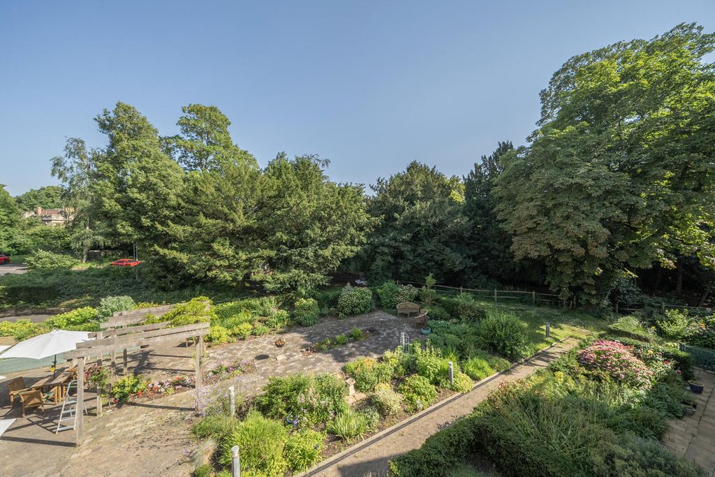 Property photo 2 of 18 Rear Garden