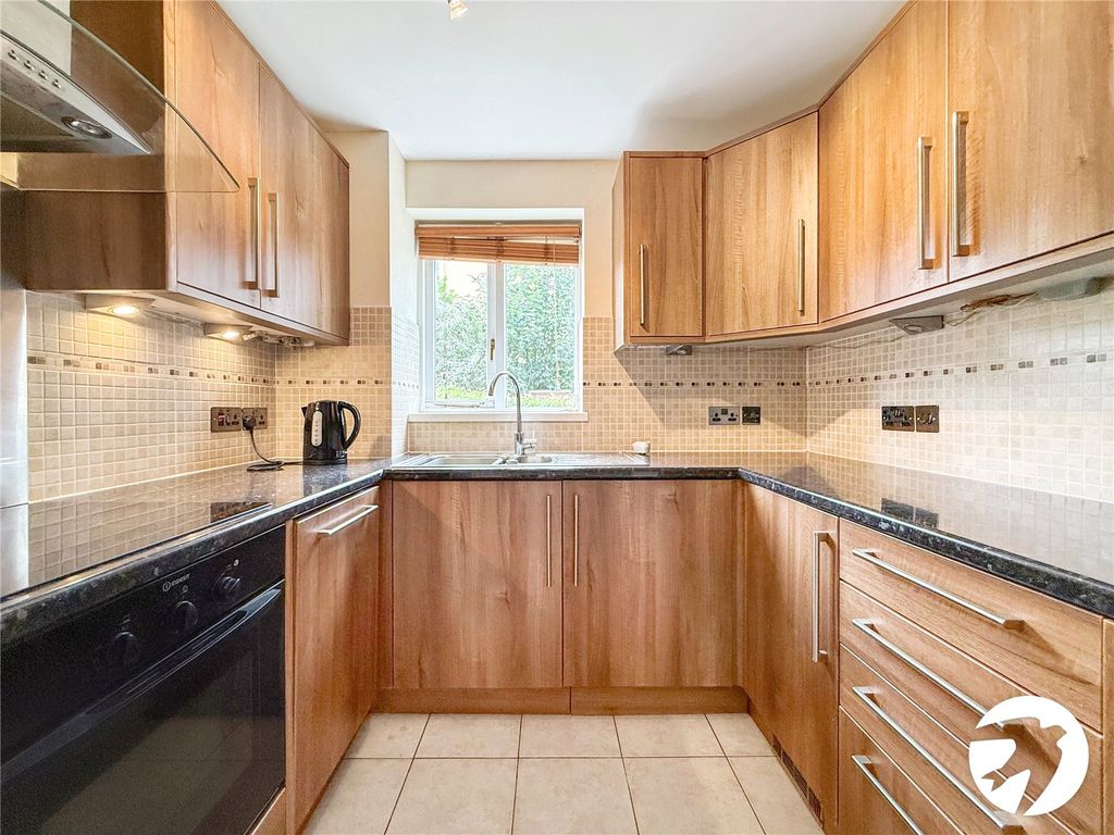 Property photo 3 of 11 Kitchen