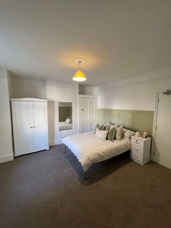 Property photo 1 of 12 Photo 6