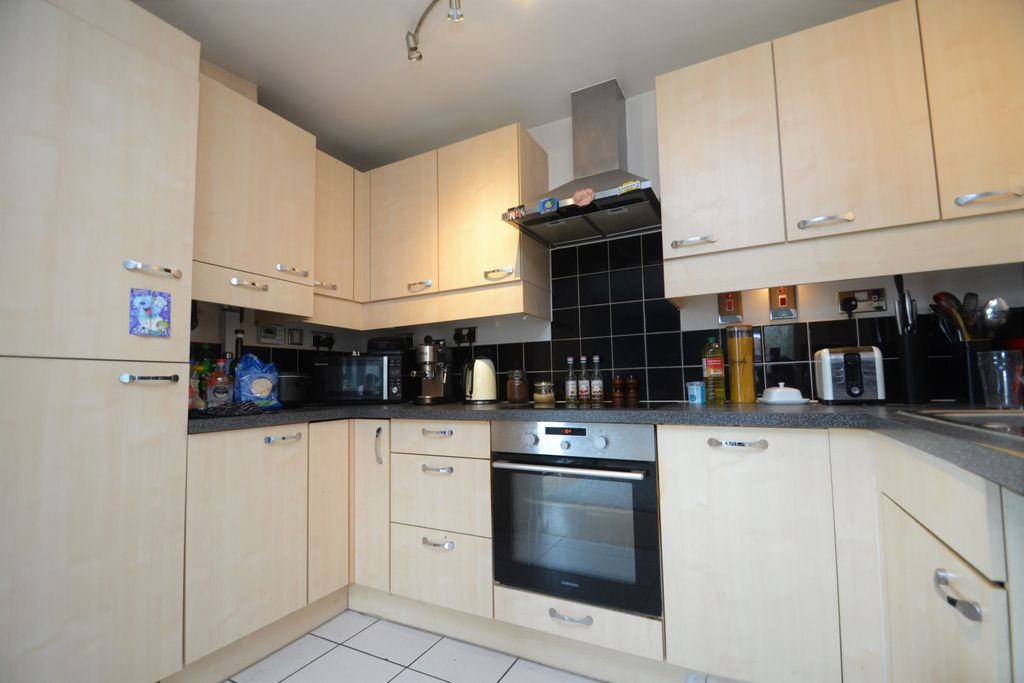 Property photo 3 of 9 Kitchen