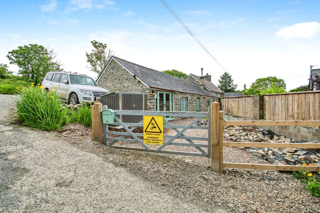 Property photo 2 of 21 Photography