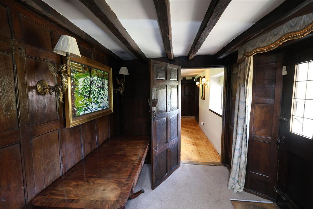 Property photo 2 of 57 Entrance Hall