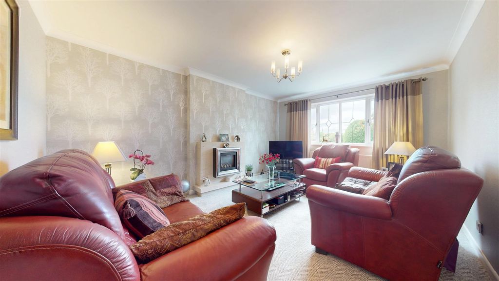 Property photo 3 of 25 Tudor Close Living Room