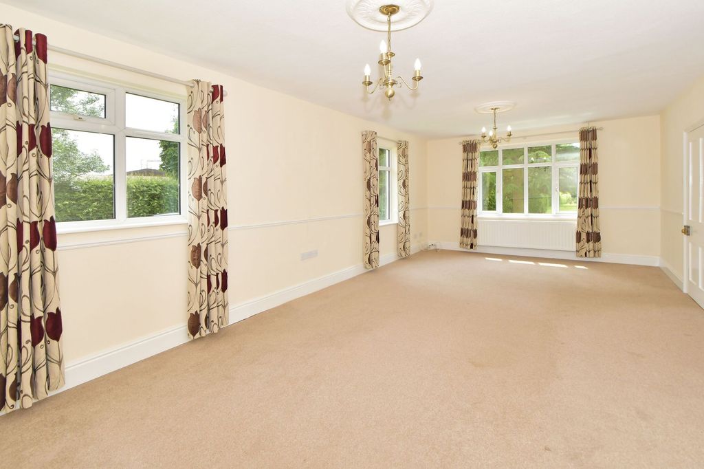 Property photo 3 of 23