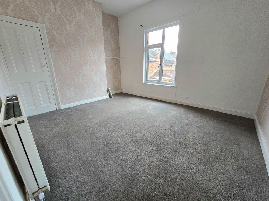 Property photo 2 of 9 Bedroom