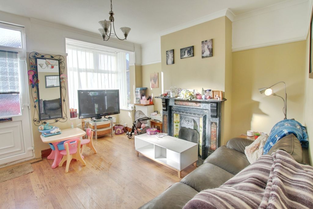 Property photo 2 of 8