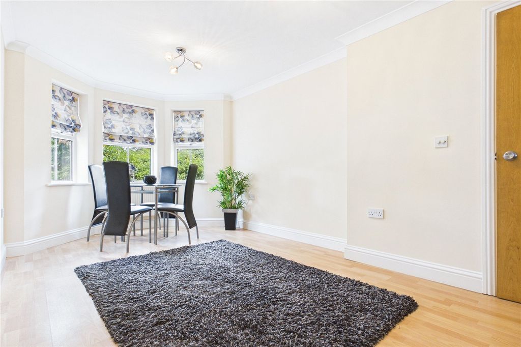Property photo 3 of 16 Dining Area