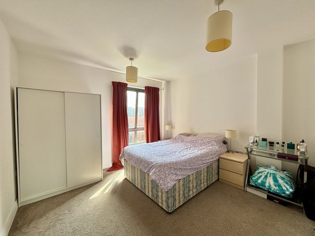 Property photo 3 of 11 Image00011
