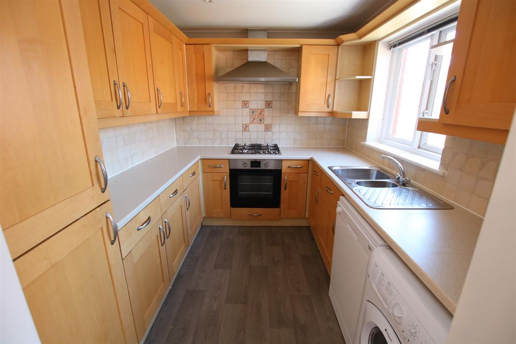 Property photo 2 of 8 Kitchen.Jpg