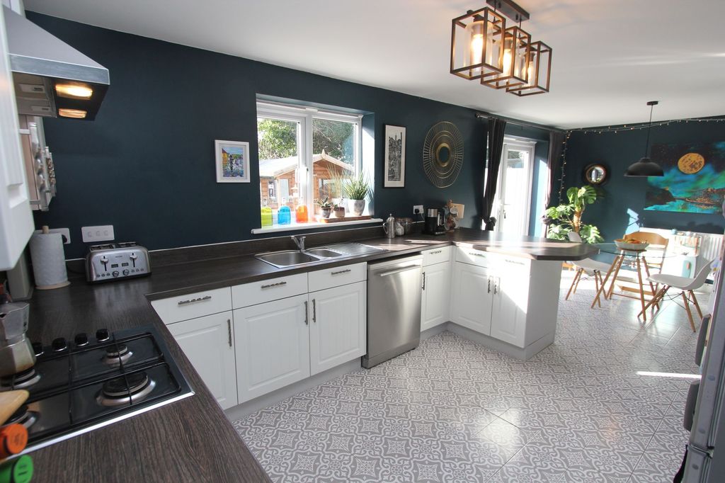 Property photo 3 of 29