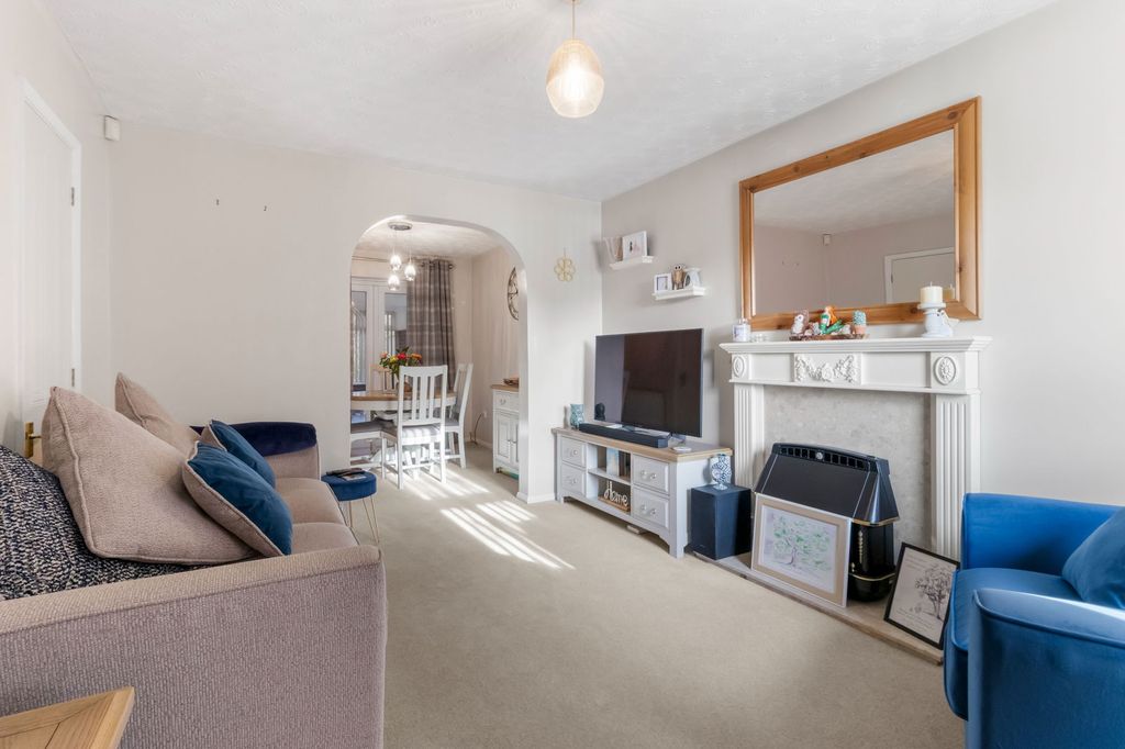 Property photo 2 of 18