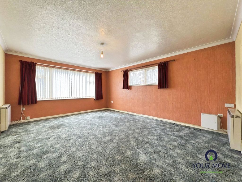Property photo 2 of 10 Lounge