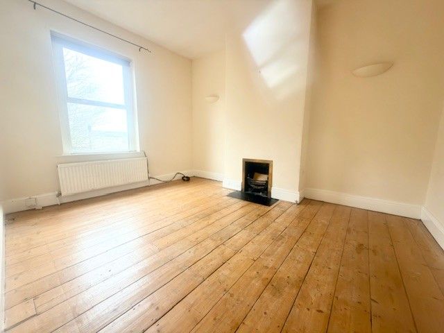 Property photo 2 of 4 Living Room