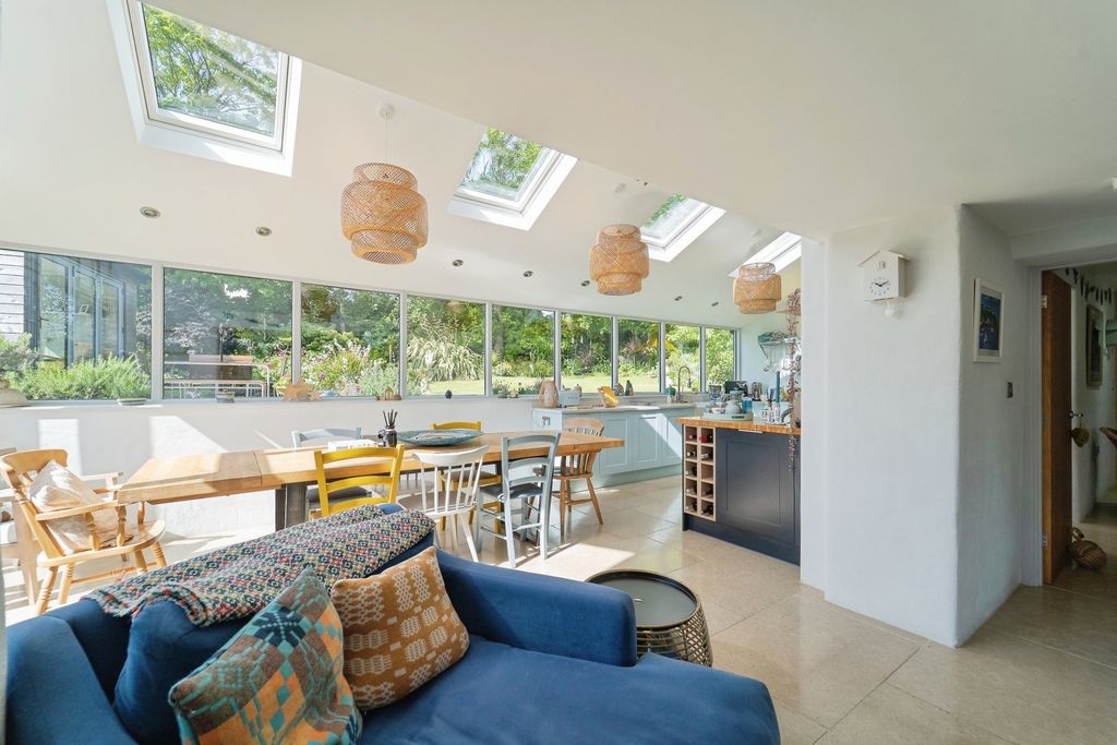 Property photo 3 of 18 Pbox-Img.Jpg