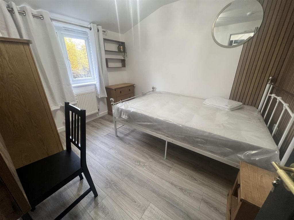 Property photo 1 of 7 Room5.Jpg