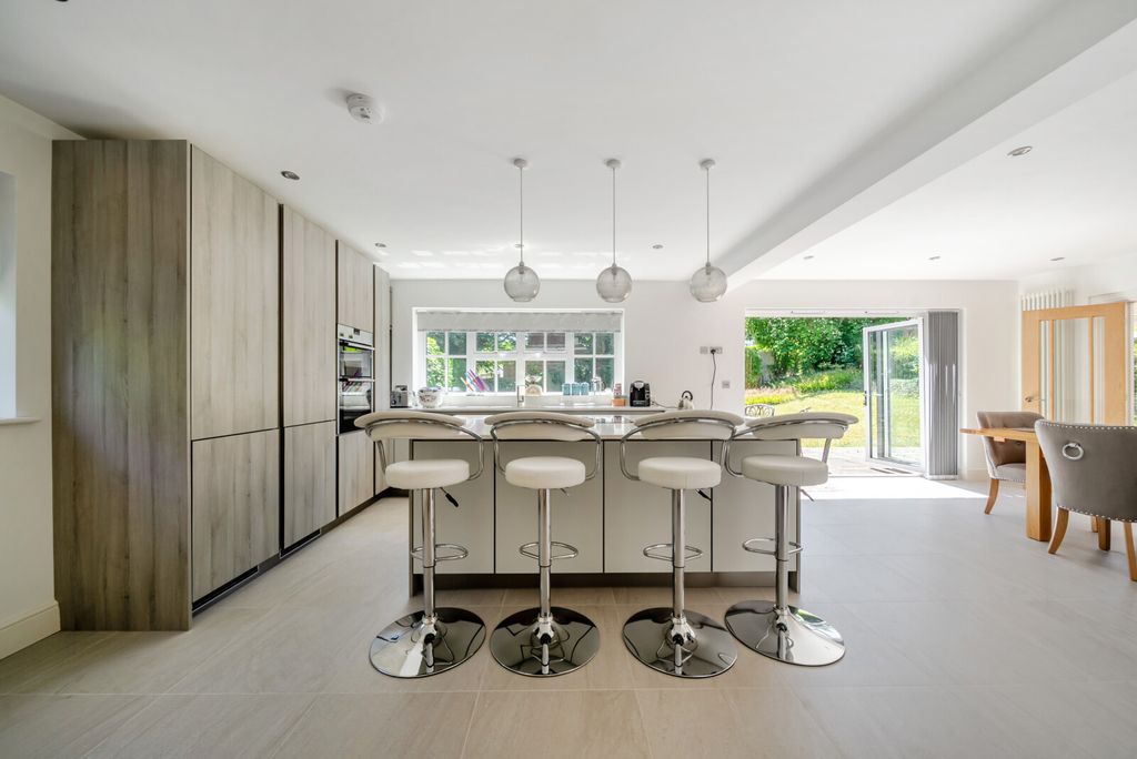 Property photo 2 of 29 1486546-15-6A4666...