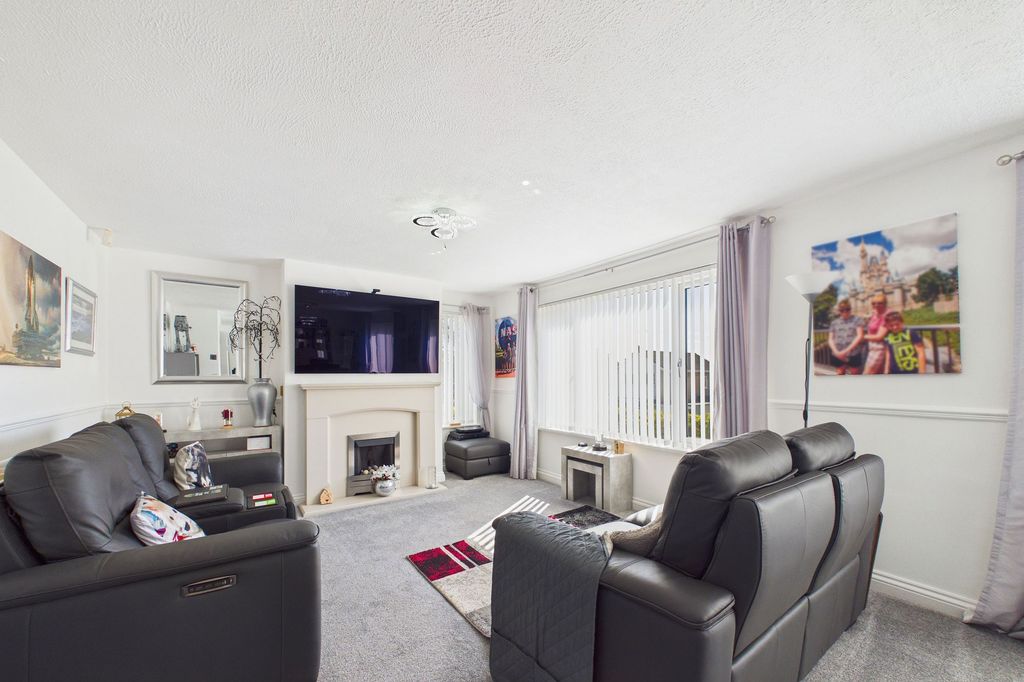 Property photo 3 of 25