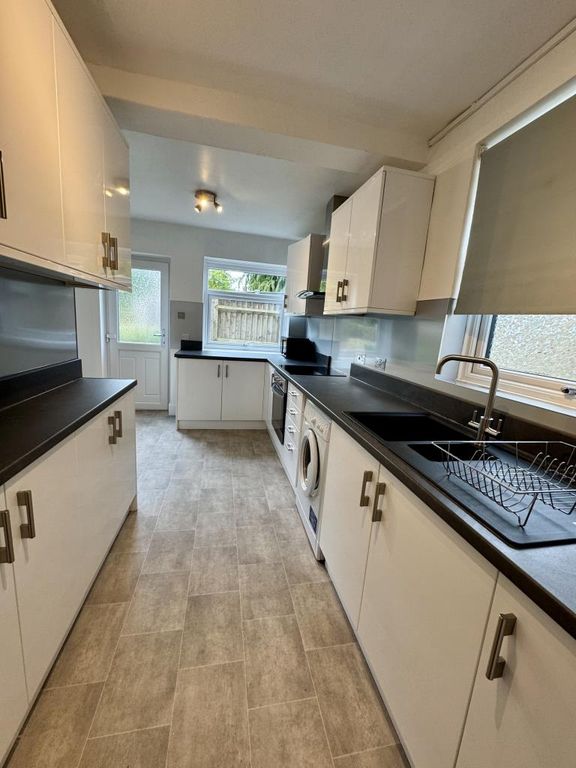 Property photo 2 of 9 Kitchen