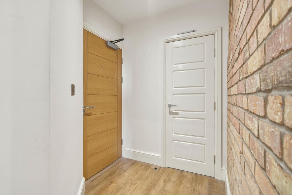 Property photo 3 of 17 Hallway