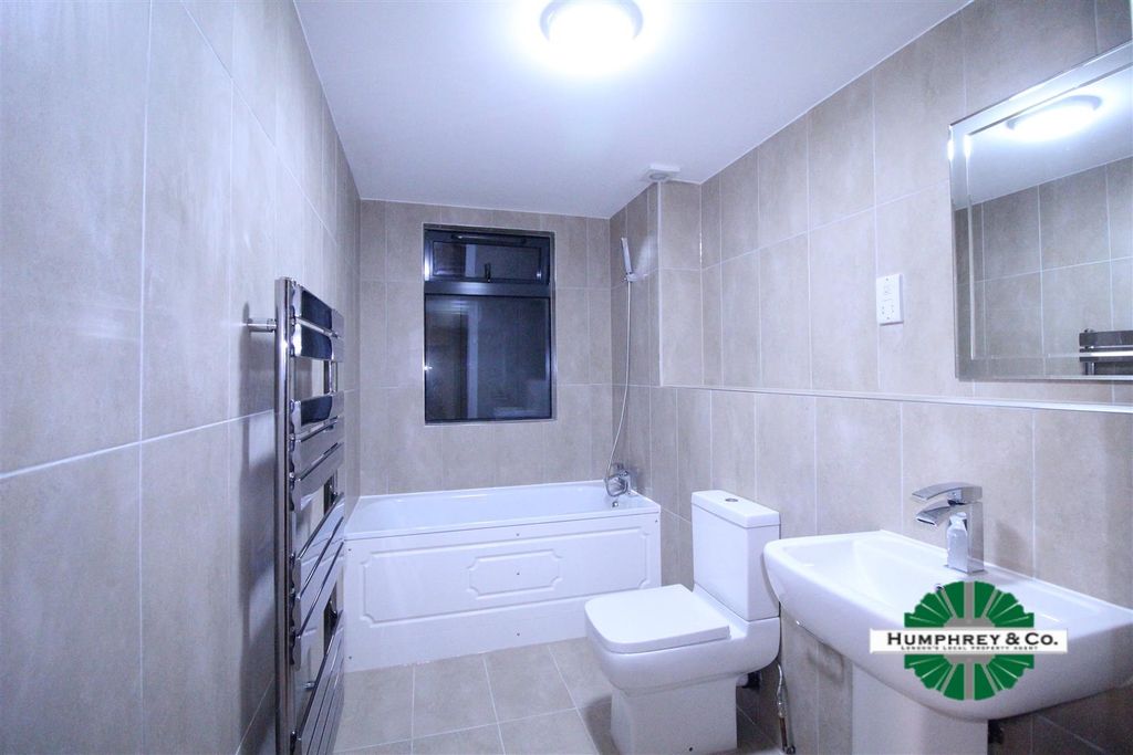 Property photo 1 of 5 Bathroom.Jpg