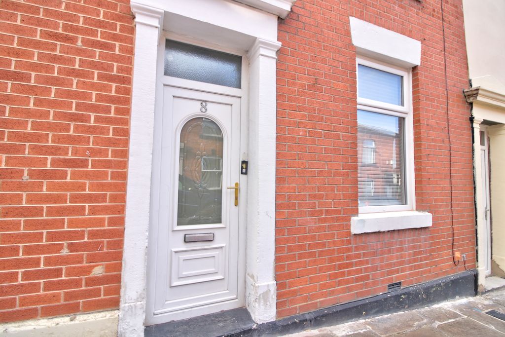Property photo 1 of 17 1