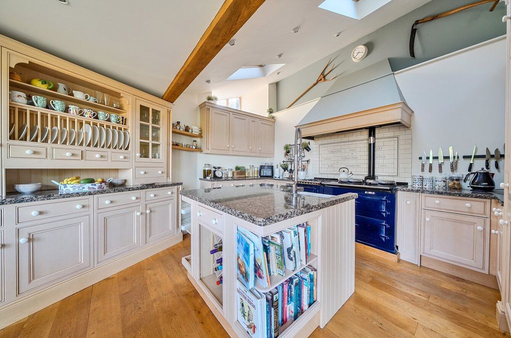 Property photo 2 of 14 Kitchen