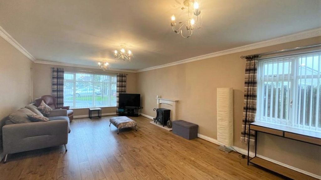 Property photo 2 of 25