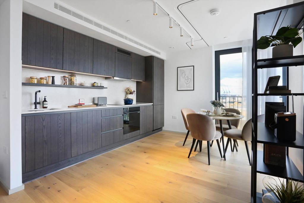 Property photo 2 of 19 Image