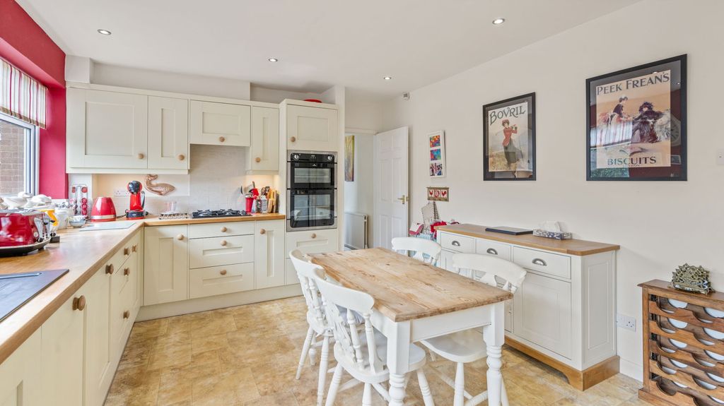 Property photo 2 of 25