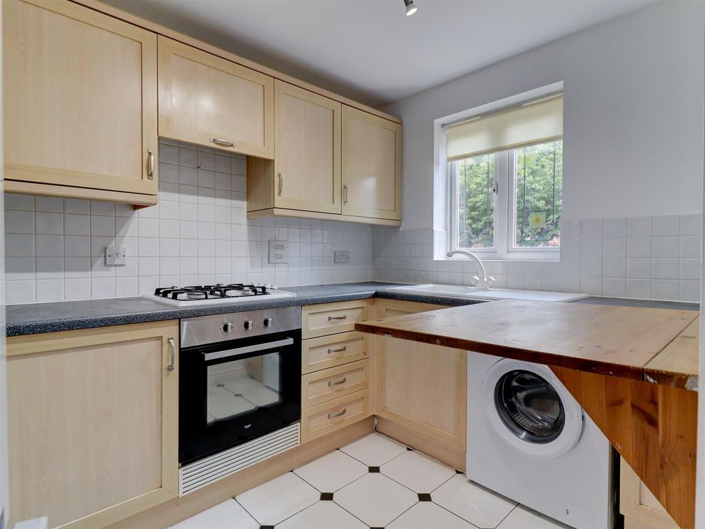 Property photo 3 of 17 Kitchen