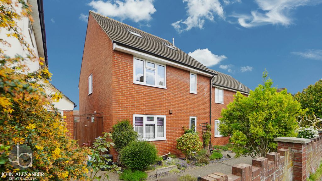 Property photo 1 of 38 9-Halstead-Road-Image-Ali06191
