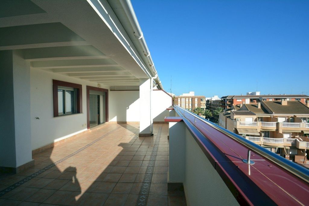 Property photo 1 of 32