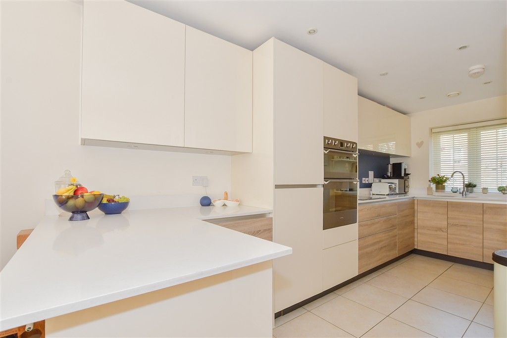 Property photo 2 of 24 Lounge/Kitchen