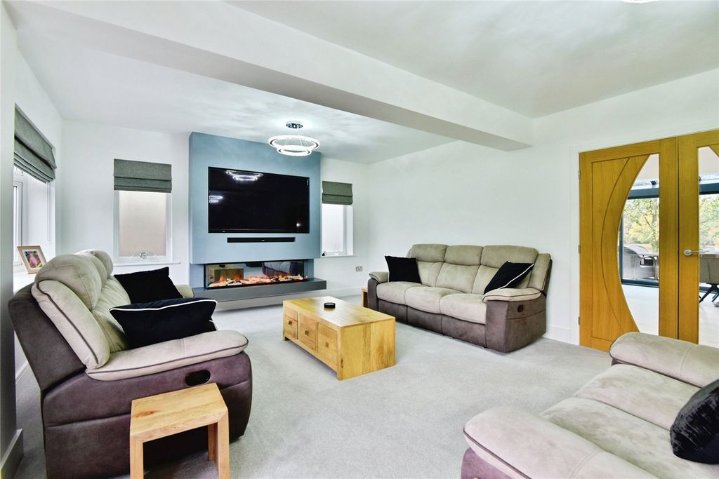 Property photo 2 of 37 Picture No. 98