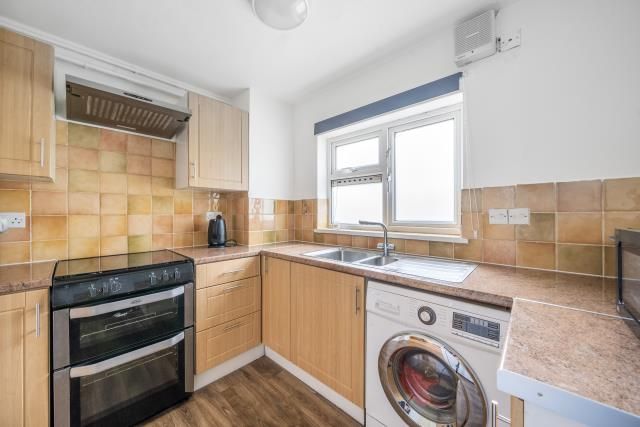 Property photo 3 of 11 Kitchen
