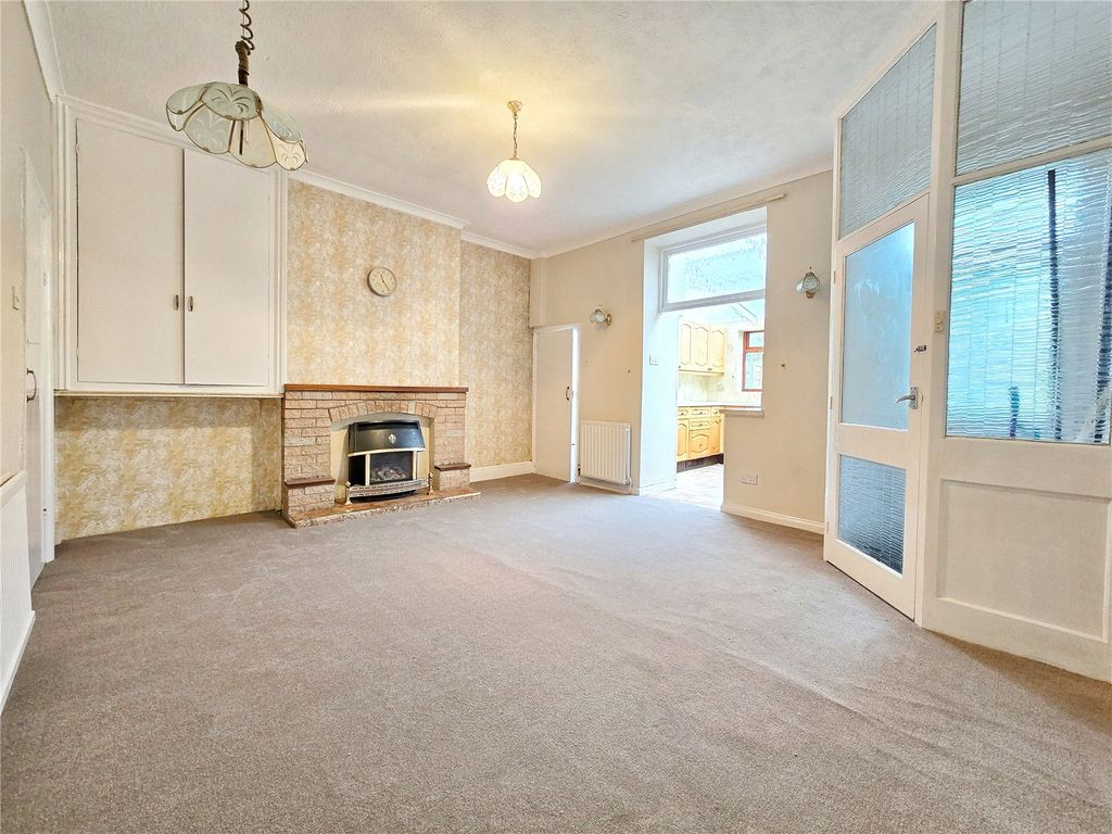 Property photo 3 of 14 Living Room