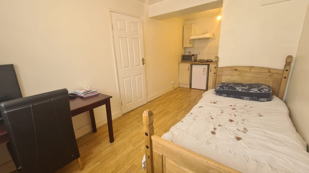 Property photo 1 of 3