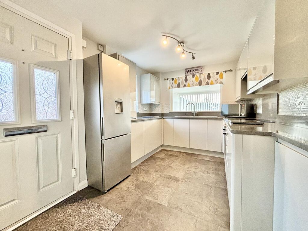 Property photo 2 of 21 Kitchen