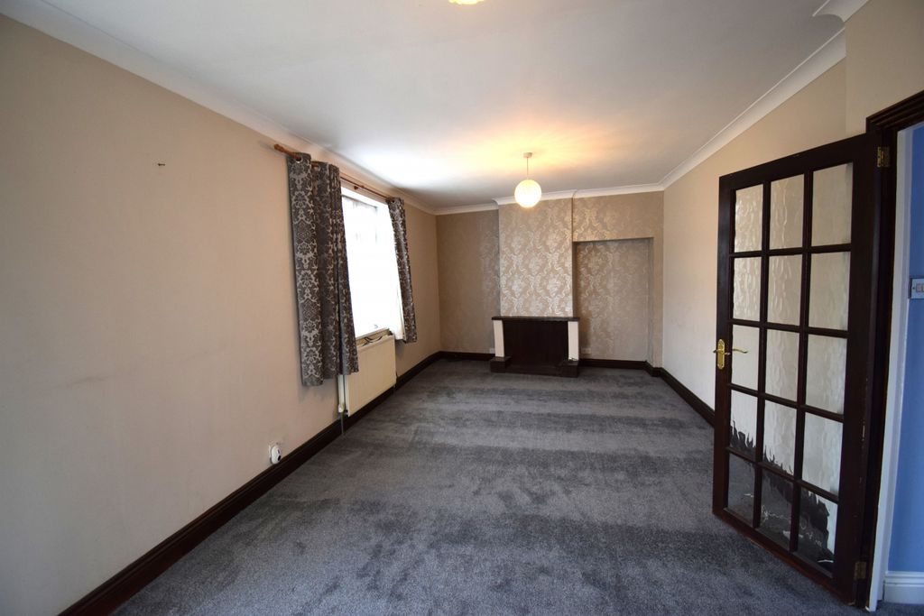 Property photo 1 of 13 Three Bedroom House Ideal For Working Families- Â£2400