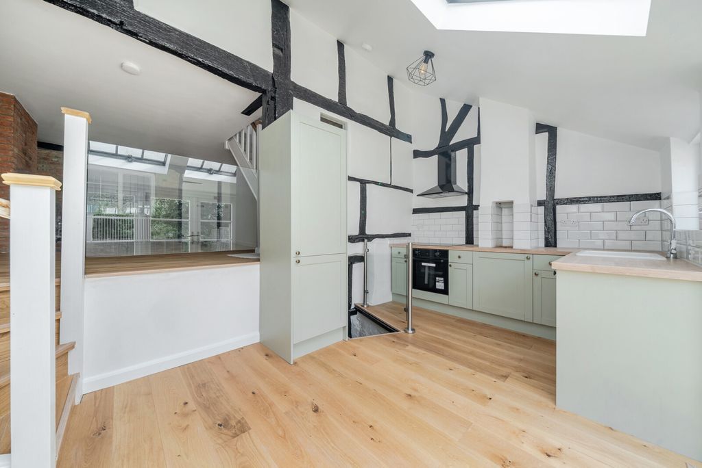 Property photo 2 of 11 1447285-9-69E0Edf...