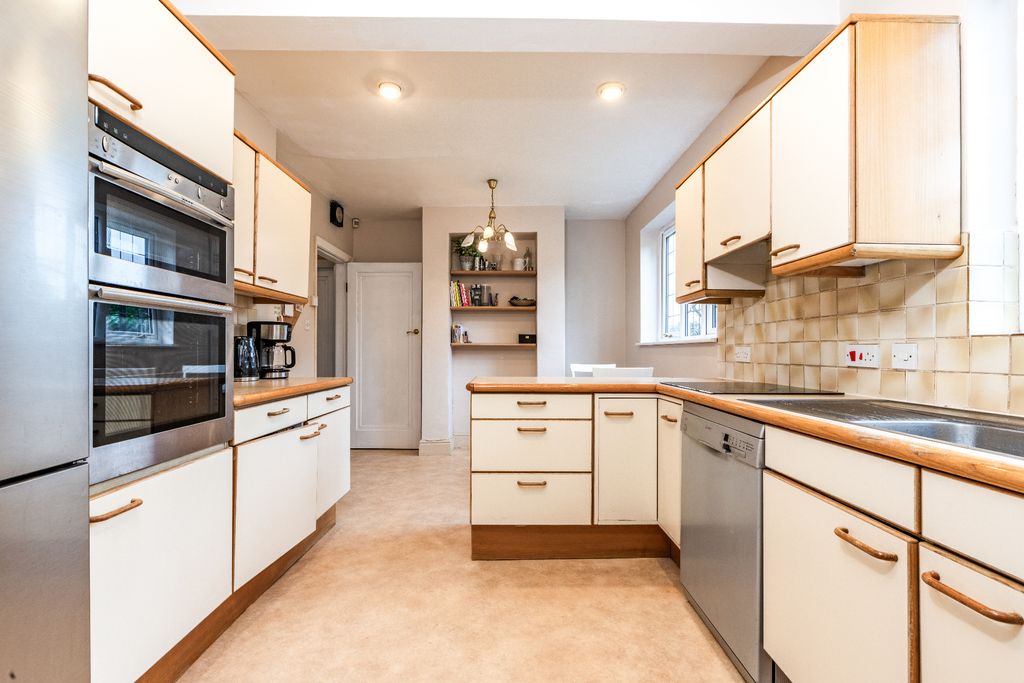 Property photo 2 of 21