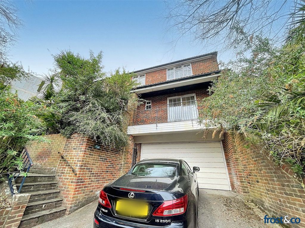 Property photo 1 of 32 Glenmount Drive