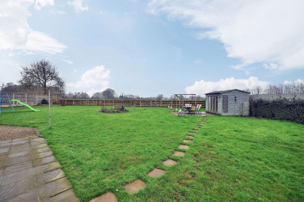 Property photo 2 of 26