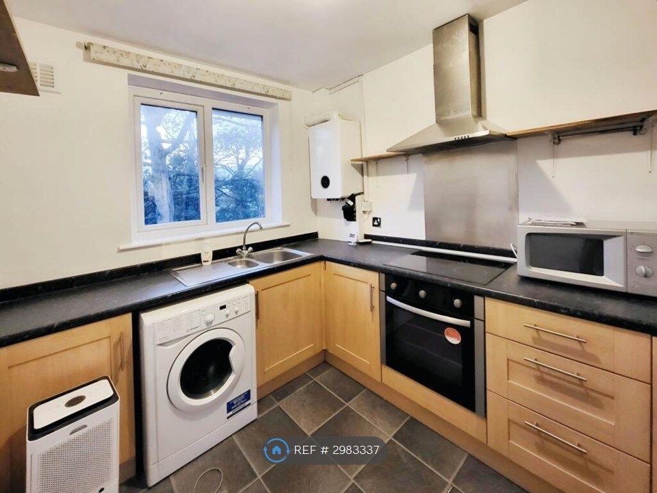 Property photo 3 of 9 Kitchen
