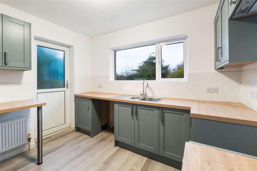 Property photo 3 of 13 Kitchen