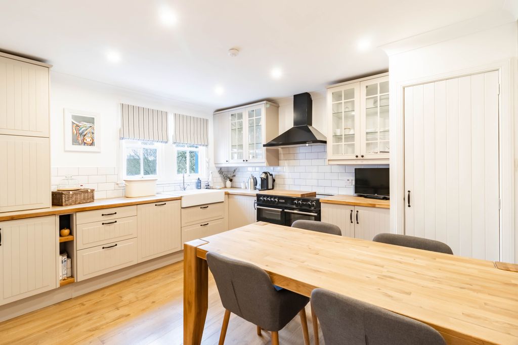 Property photo 3 of 35 Dining Kitchen